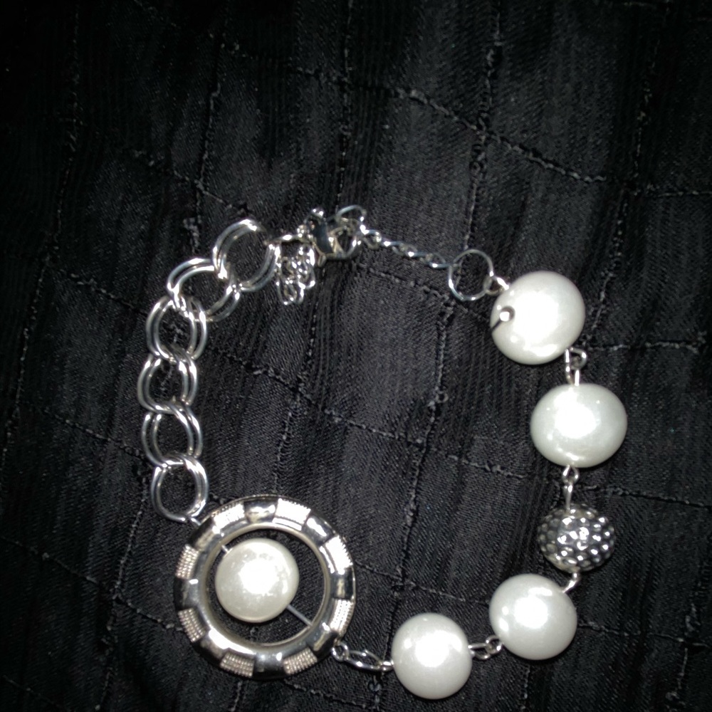 Pearl & Silver beaded bracelet